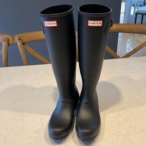 HUNTER classic tall boots!  Beautiful!  In excellent condition!